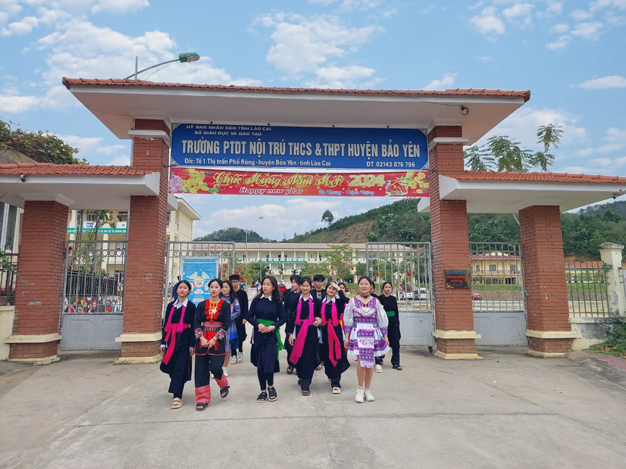 Trường PTDT Nội trú, THCS&THPT huyện Bảo Yên, nơi chắp cánh ước mơ cho con em đồng bào các dân tộc thiểu số. Trường PTDT Nội trú, THCS&THPT huyện Bảo Yên, nơi chắp cánh ước mơ cho con em đồng bào các dân tộc thiểu số.