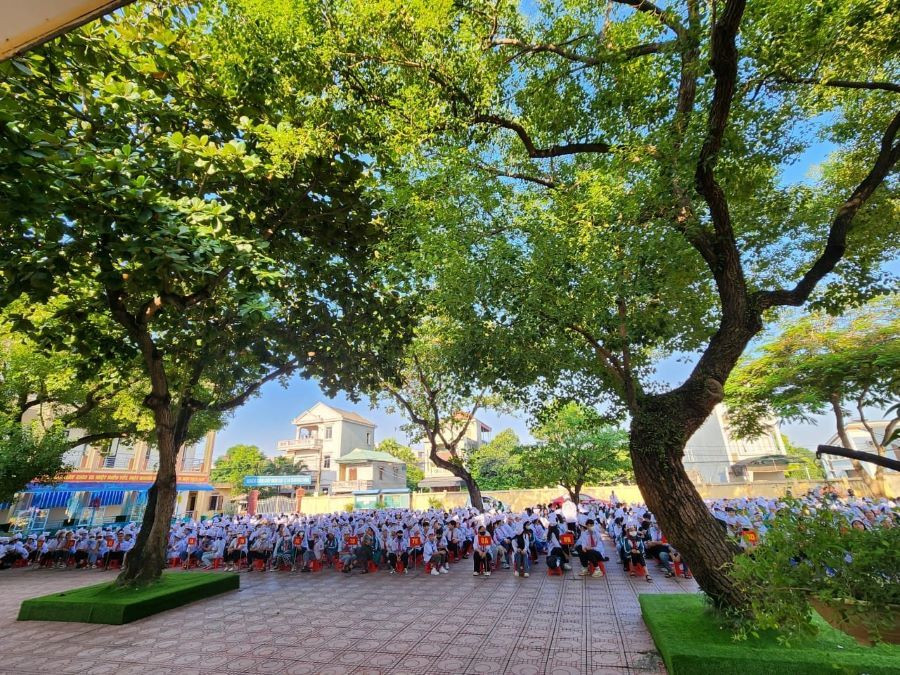 Cảnh quan môi trường sư phạm trường THCS Tiên Cát: Sáng - Xanh - Sạch - Đẹp. Cảnh quan môi trường sư phạm trường THCS Tiên Cát: Sáng - Xanh - Sạch - Đẹp.