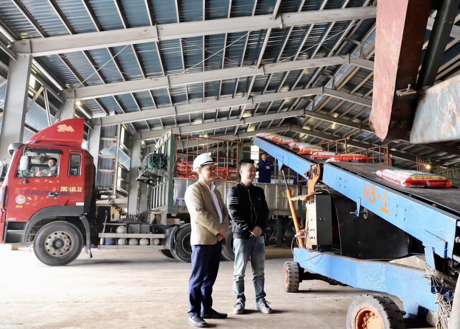 Mở hàng xuất bán trên 1.000 tấn sản phẩm ngày đầu năm mới 2024. Mở hàng xuất bán trên 1.000 tấn sản phẩm ngày đầu năm mới 2024.