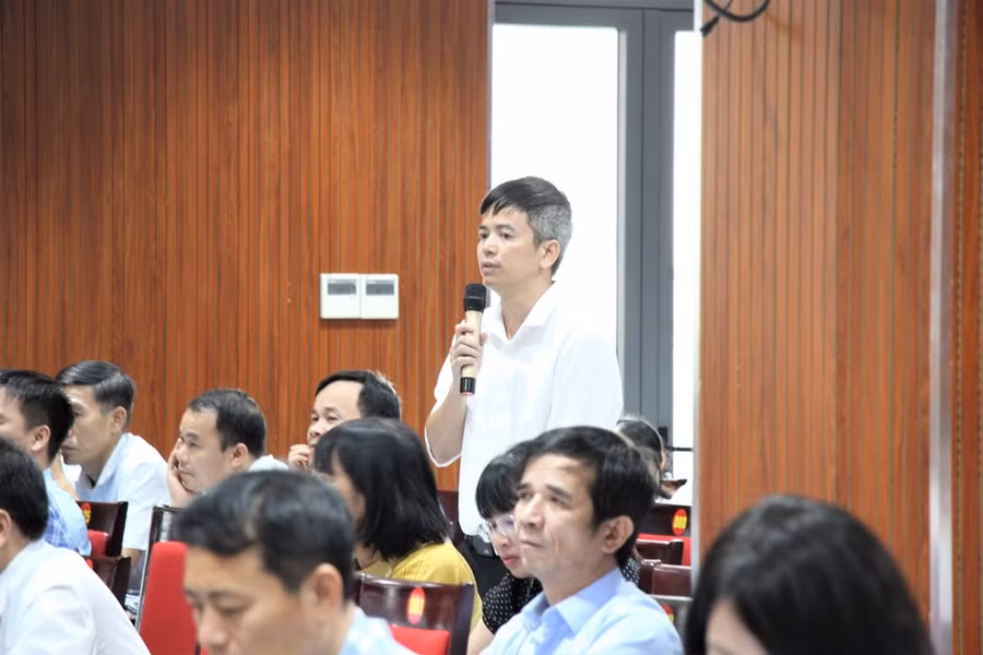 Thầy Nguyễn Đình Hùng. Ảnh: Sở GD&ĐT Vĩnh Phúc