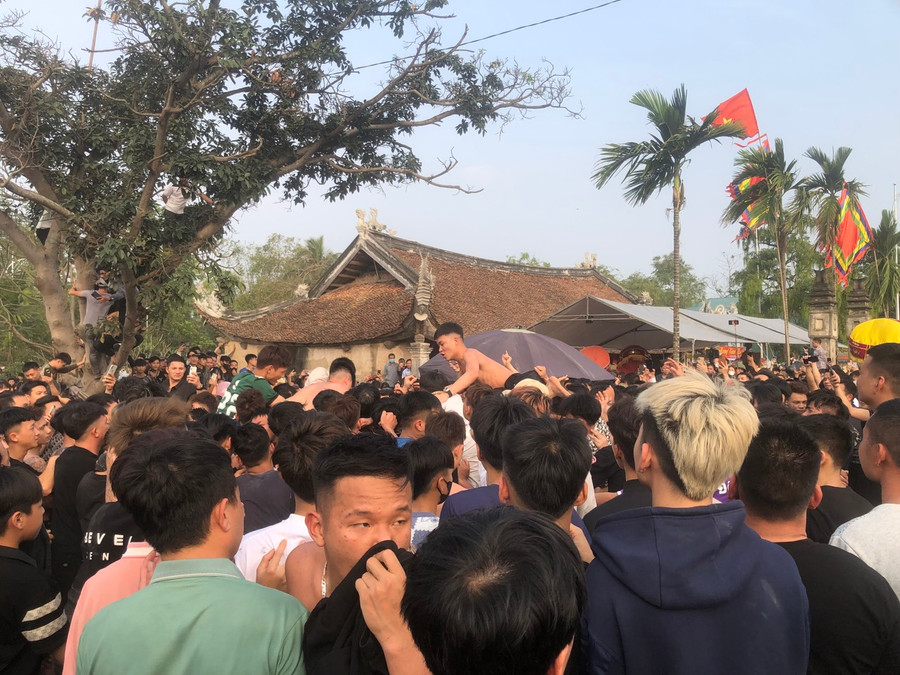 Màn tranh cướp phết diễn ra quyết liệt nhưng vẫn đảm bảo an toàn.