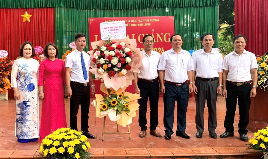 Trường Tiểu học Kim Long luôn nhận được sự quan tâm của chính quyền địa phương. Trường Tiểu học Kim Long luôn nhận được sự quan tâm của chính quyền địa phương.