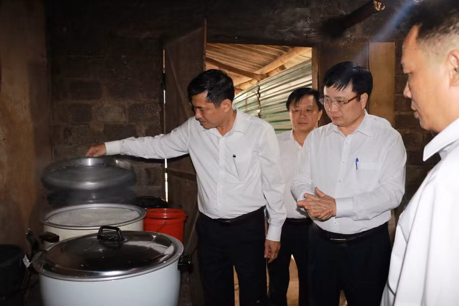 Dù còn nhiều khó khăn, thiếu thốn, nhưng Kỳ Sơn là huyện đi đầu trong việc tổ chức bán trú cho học sinh, đặc biệt ở bậc tiểu học