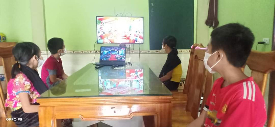 Năm học 2021-2022, trường vẫn duy trì ở 5 điểm bản, do địa hình cách biệt, xa xôi. Ở các điểm lẻ, giáo viên đưa học sinh đến nhà, mở máy tính kết nối với tivi để cho học sinh xem lễ khai giảng được truyền hình trực tiếp trên toàn tỉnh.