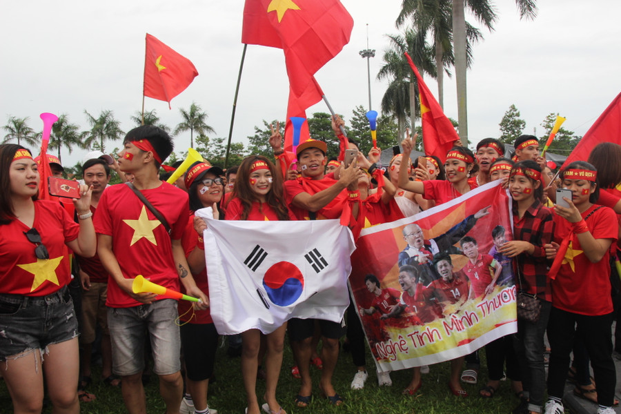 Người hâm mộ luôn tin tưởng và cổ vũ hết mình cho Đội tuyển quốc gia Việt Nam cùng thầy Park