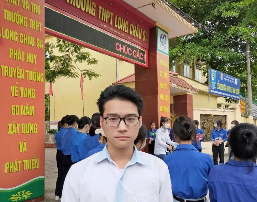 Thí sinh Khổng Hữu Châu thi tại điểm thi Trường THPT Long Châu Sa (Lâm Thao, Phú Thọ) trao đổi với Báo GD&TĐ về đề thi Toán năm nay Thí sinh Khổng Hữu Châu thi tại điểm thi Trường THPT Long Châu Sa (Lâm Thao, Phú Thọ) trao đổi với Báo GD&TĐ về đề thi Toán năm nay