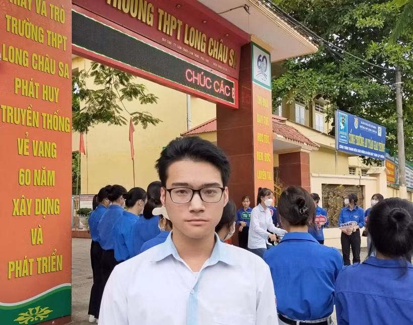 Thí sinh Khổng Hữu Châu thi tại điểm thi Trường THPT Long Châu Sa (Lâm Thao, Phú Thọ) trao đổi với Báo GD&amp;TĐ về đề thi Toán năm nay