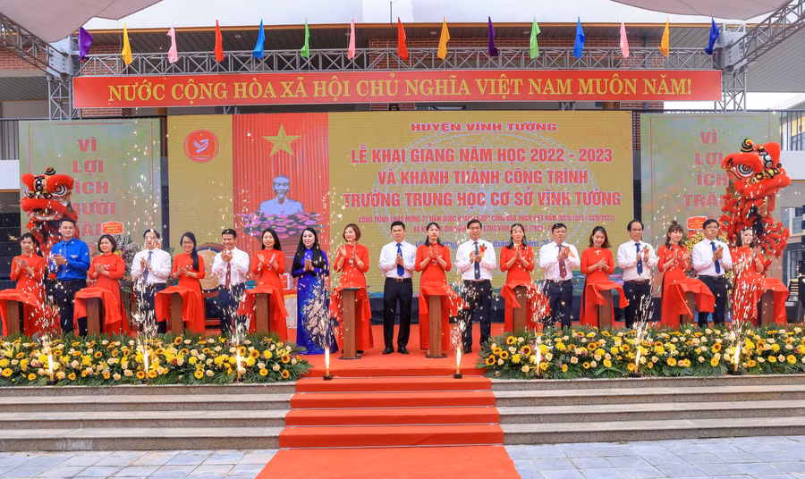 Bí thư Tỉnh ủy Vĩnh Phúc dự lễ khai giảng năm học mới và khánh thành Trường THCS Vĩnh Tường
