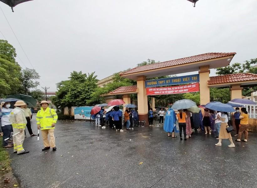 Công tác phân luồng giao thông được chủ động triển khai tại các điểm thi Công tác phân luồng giao thông được chủ động triển khai tại các điểm thi