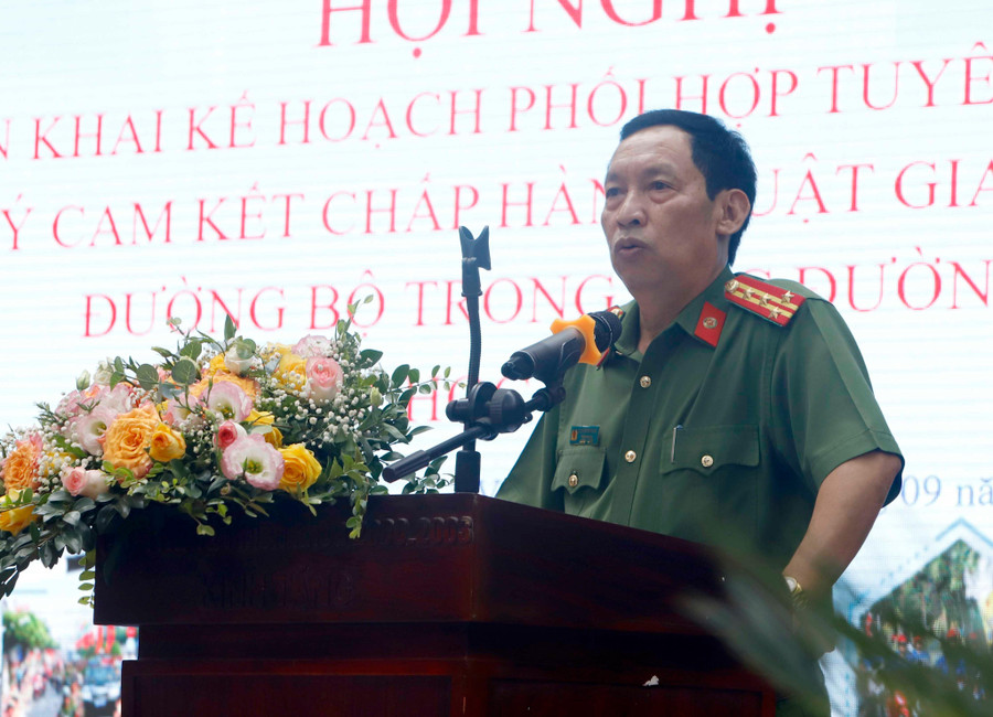 Đại tá Trần Minh Dũng – Phó Giám đốc Công an tỉnh Vĩnh Phúc phát biểu tại hội nghị Đại tá Trần Minh Dũng – Phó Giám đốc Công an tỉnh Vĩnh Phúc phát biểu tại hội nghị