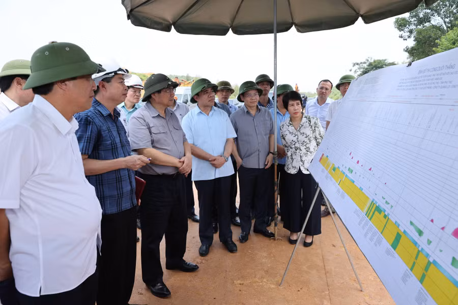Thủ tướng Phạm Minh Chính đề nghị nghiên cứu, cân đối, bố trí thêm vốn cho dự án. Ảnh: Thế Đại