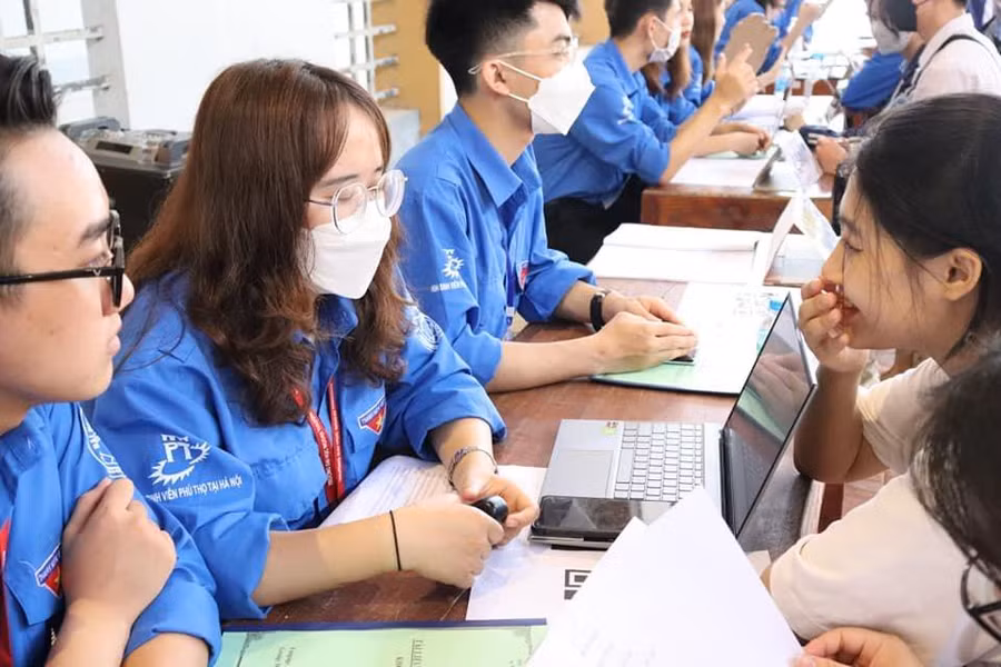 Công tác hướng nghiệp được Trường THPT Hạ Hòa tổ chức hàng năm với sự phối hợp tham gia của nhiều đơn vị.