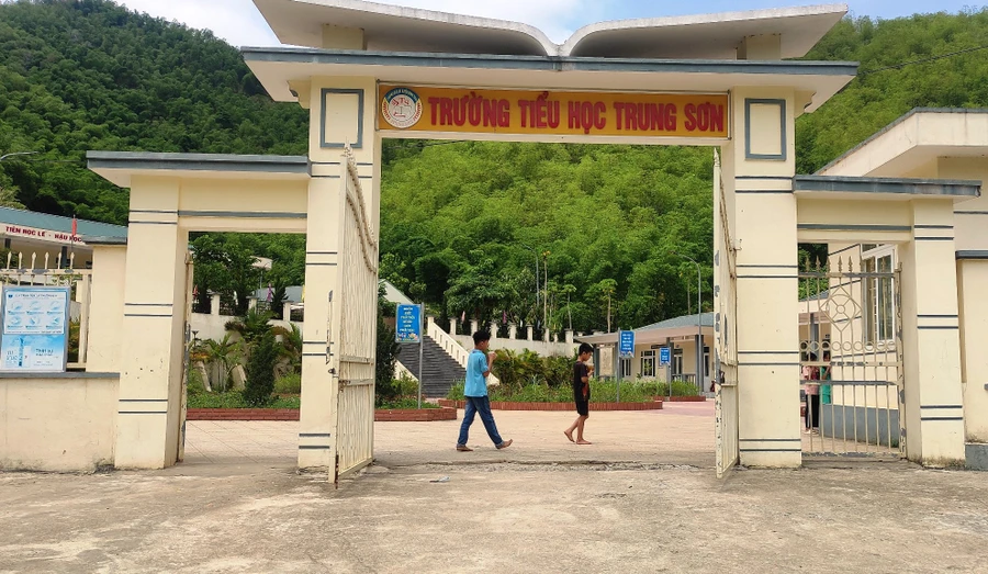 Trường Tiểu học Trung Sơn (Quan Hóa, Thanh Hóa) được công nhận đạt chuẩn Quốc gia mức độ 1 vào tháng 11/2020. Ảnh: Thế Lượng.