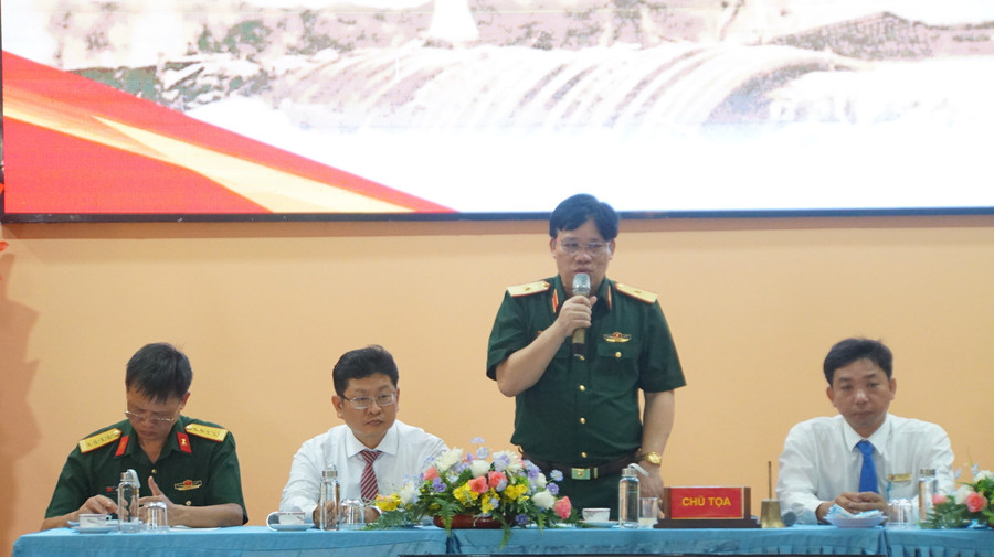 Thiếu tướng - TS Trần Ngọc Thanh, Vụ trưởng Vụ Giáo dục Quốc phòng và An ninh (Bộ GD&ĐT) phát biểu tại phiên toàn thể. Ảnh: Mạnh Tùng Thiếu tướng - TS Trần Ngọc Thanh, Vụ trưởng Vụ Giáo dục Quốc phòng và An ninh (Bộ GD&ĐT) phát biểu tại phiên toàn thể. Ảnh: Mạnh Tùng