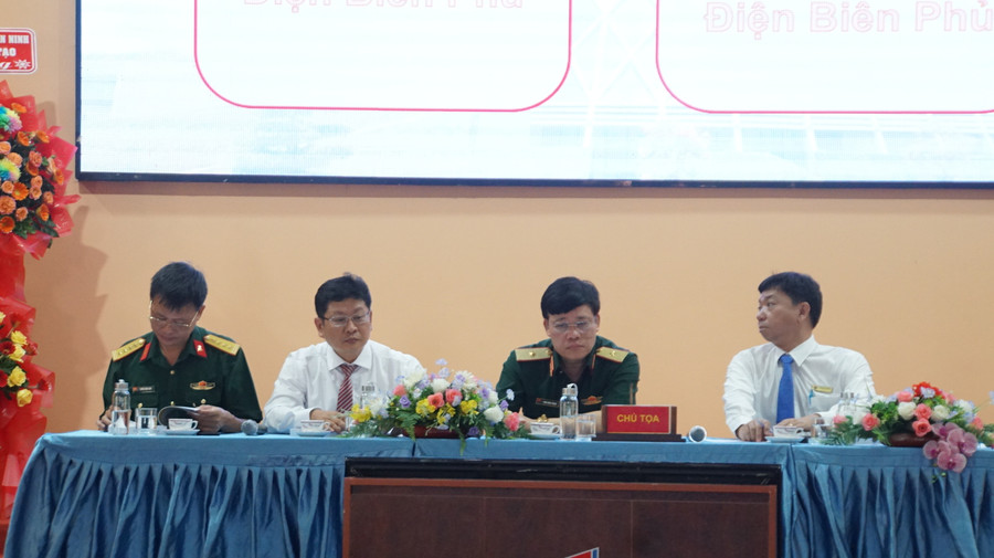 Các đại biểu chủ tọa phiên tham luận tổng thể. Ảnh: Mạnh Tùng Các đại biểu chủ tọa phiên tham luận tổng thể. Ảnh: Mạnh Tùng