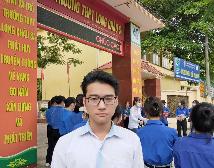 Thí sinh Khổng Hữu Châu nhận xét về đề thi Toán Thí sinh Khổng Hữu Châu nhận xét về đề thi Toán