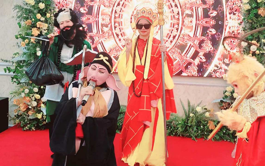 Những nhân vật trong phim Tây Du Ký cũng được thầy, cô hóa trang. Ảnh: NTCC