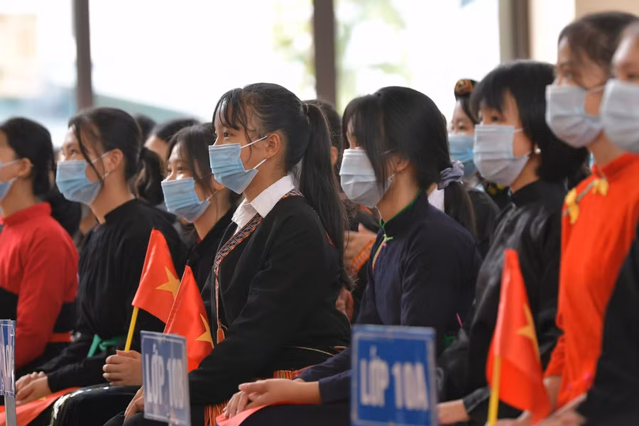 Học sinh Trường Phổ thông Dân tộc nội trú THPT tỉnh Yên Bái dự Lễ khai giảng năm học mới.