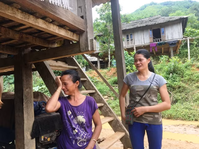 Không thể cầm nổi nước mắt