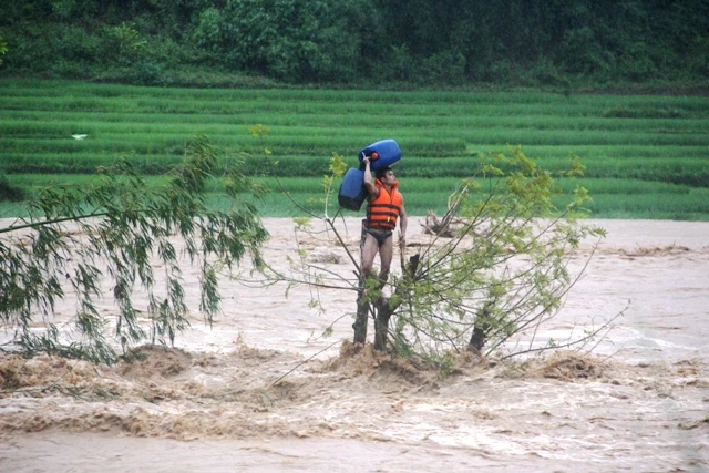 Giây phút giữa lằn ranh sống chết của Phạm Bá Huy.