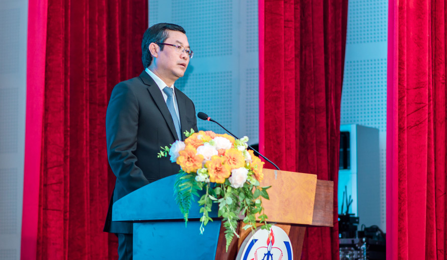 Thứ trưởng Nguyễn Văn Phúc phát biểu chỉ đạo, giao nhiệm vụ. Ảnh: HCMUTE