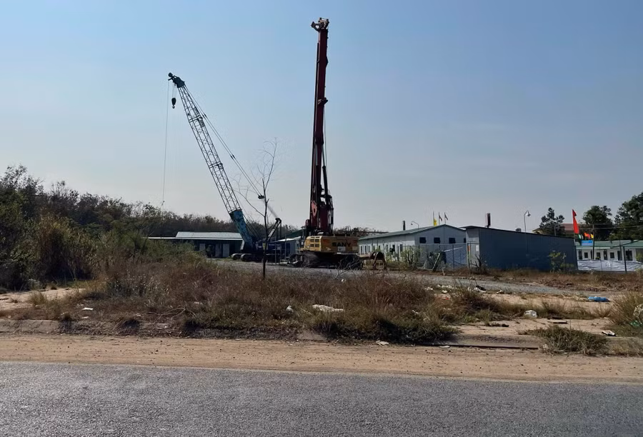 Sự khác biệt giữa dự án đường cao tốc Biên Hoà - Vũng Tàu đoạn qua 2 địa phương Đồng Nai và Bà Rịa - Vũng Tàu vào tháng 1/2024. (Ảnh: HP)