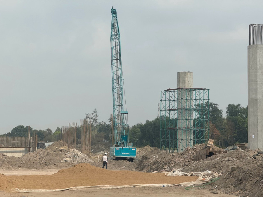 Sự khác biệt giữa dự án đường cao tốc Biên Hoà - Vũng Tàu đoạn qua 2 địa phương Đồng Nai và Bà Rịa - Vũng Tàu vào tháng 1/2024. (Ảnh: HP) Sự khác biệt giữa dự án đường cao tốc Biên Hoà - Vũng Tàu đoạn qua 2 địa phương Đồng Nai và Bà Rịa - Vũng Tàu vào tháng 1/2024. (Ảnh: HP)