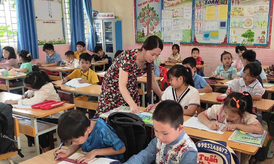 Cô và trò Trường TH&THCS thị trấn Mường Lát trong giờ học (Thanh Hóa). Ảnh: Thế Lượng. Cô và trò Trường TH&THCS thị trấn Mường Lát trong giờ học (Thanh Hóa). Ảnh: Thế Lượng.