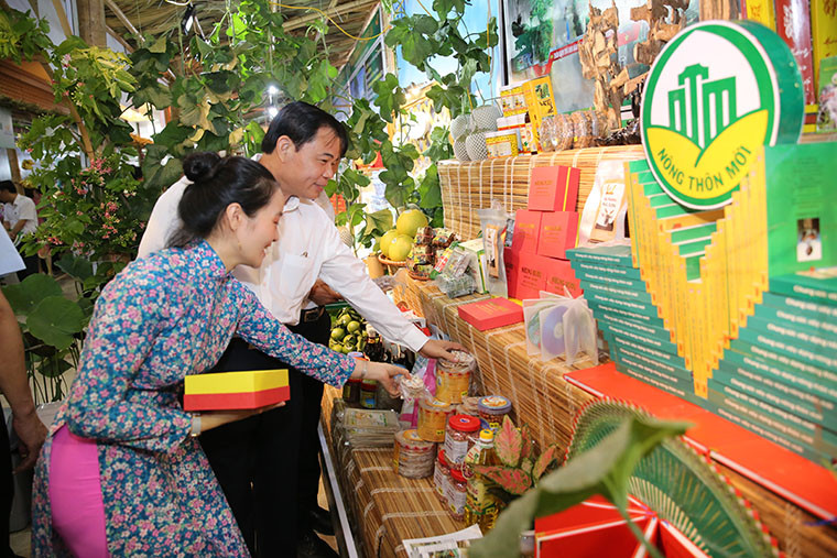 Giới thiệu các sản phẩm từ các mô hình nông thôn mới hiệu quả của các tỉnh, thành trong vùng