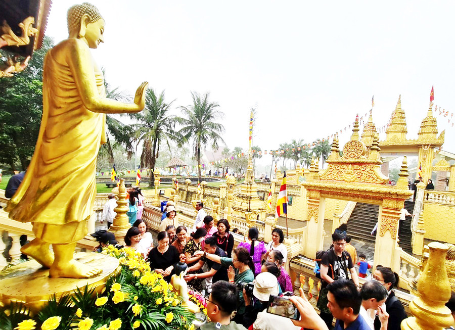 Độc đáo nghi lễ đắp cát, tắm Phật trong Tết Bun Chôl Chnam Thmây ảnh 21