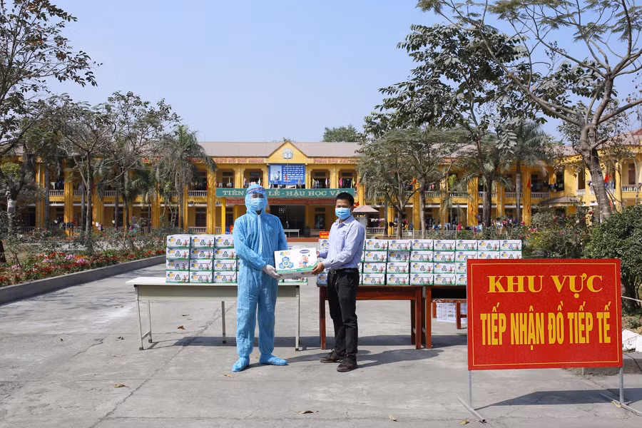 Vinamilk tặng sữa, quà tết cho hơn 800 trẻ em năm nay đón Tết trong nơi cách ly ảnh 4