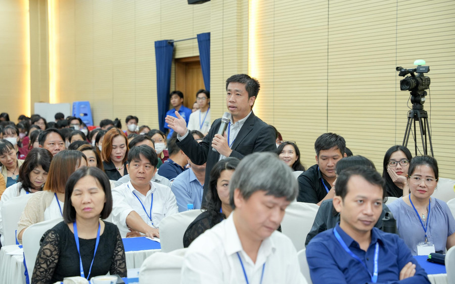 Các nhà nghiên cứu thảo luận tại hội thảo. Ảnh: NTTU Các nhà nghiên cứu thảo luận tại hội thảo. Ảnh: NTTU