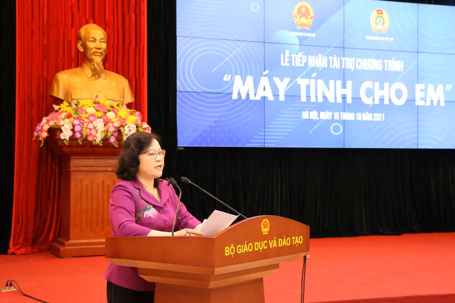 Thứ trưởng Ngô Thị Minh mong muốn chương trình "Máy tính cho em" tiếp tục lan tỏa trong cộng đồng.