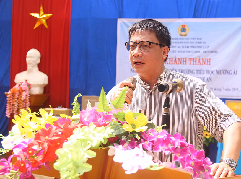 Ông Nguyễn Hồng Ân - Phó Chủ tịch CĐGD Việt Nam chia sẻ với giáo dục vùng khó