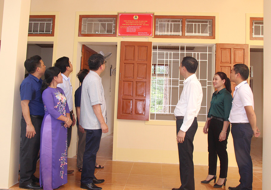 Nhà công vụ gồm 3 phòng ở và công trình phụ trợ Nhà công vụ gồm 3 phòng ở và công trình phụ trợ