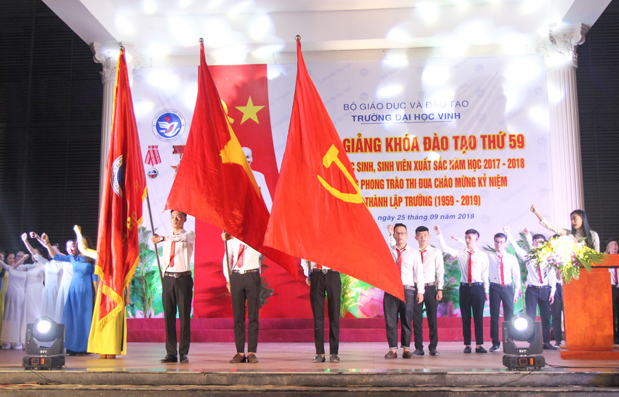 Tân sinh viên khóa 59 tuyên thệ vào trường Tân sinh viên khóa 59 tuyên thệ vào trường