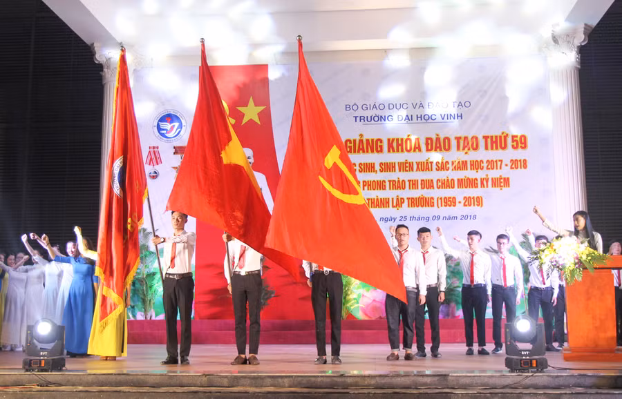 Tân sinh viên khóa 59 tuyên thệ vào trường