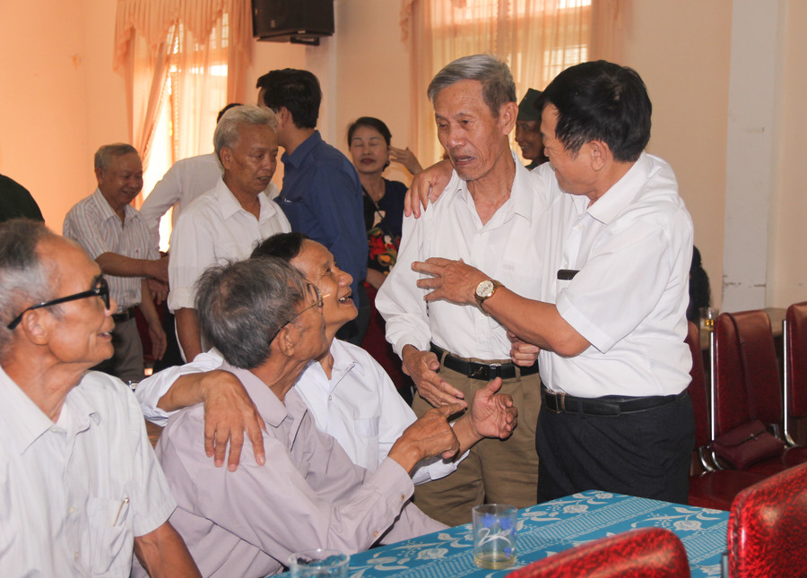 Niềm vui gặp lại đồng nghiệp, đồng đội cũ.