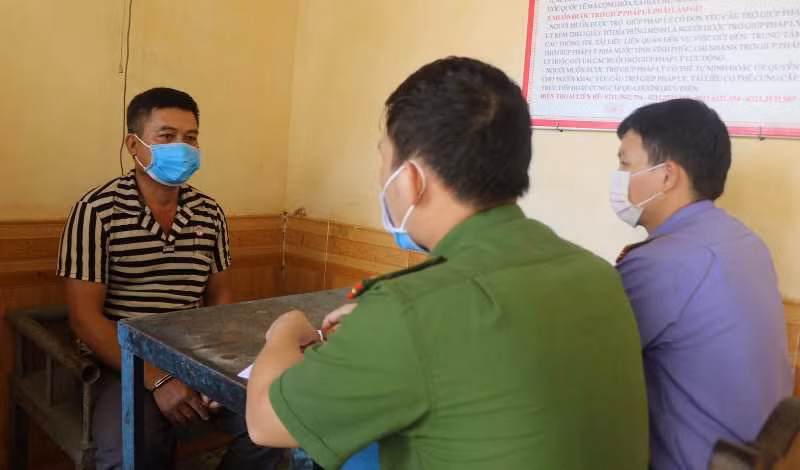 Nguyễn Hữu Tuyên tại cơ quan công an. Ảnh: Công an Vĩnh Phúc