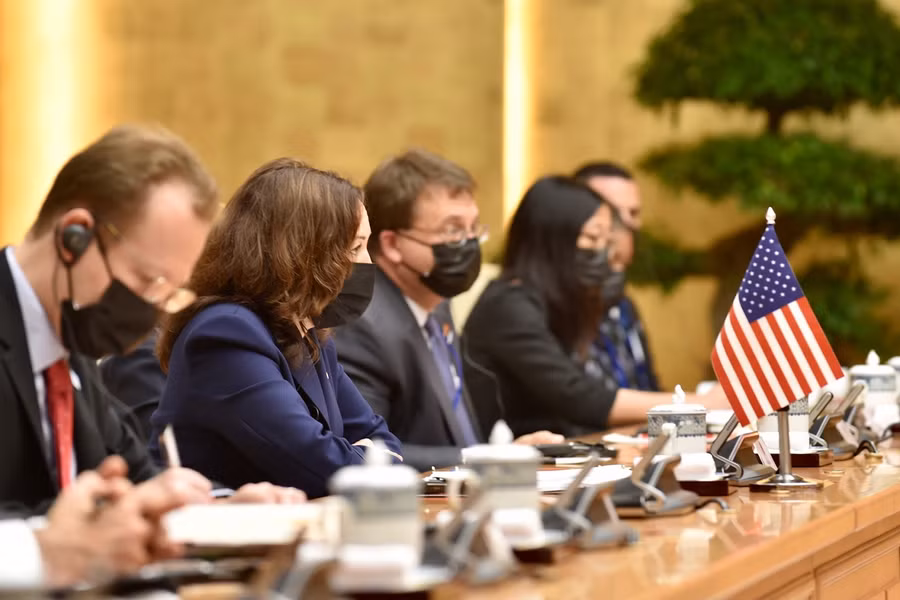 Phó Tổng thống Kamala Harris tái khẳng định Hoa Kỳ ủng hộ một Việt Nam mạnh, độc lập, thịnh vượng và cam kết tiếp tục thúc đẩy quan hệ ngày càng sâu rộng, ổn định, vững chắc thời gian tới. - Ảnh: VGP/Nhật Bắc