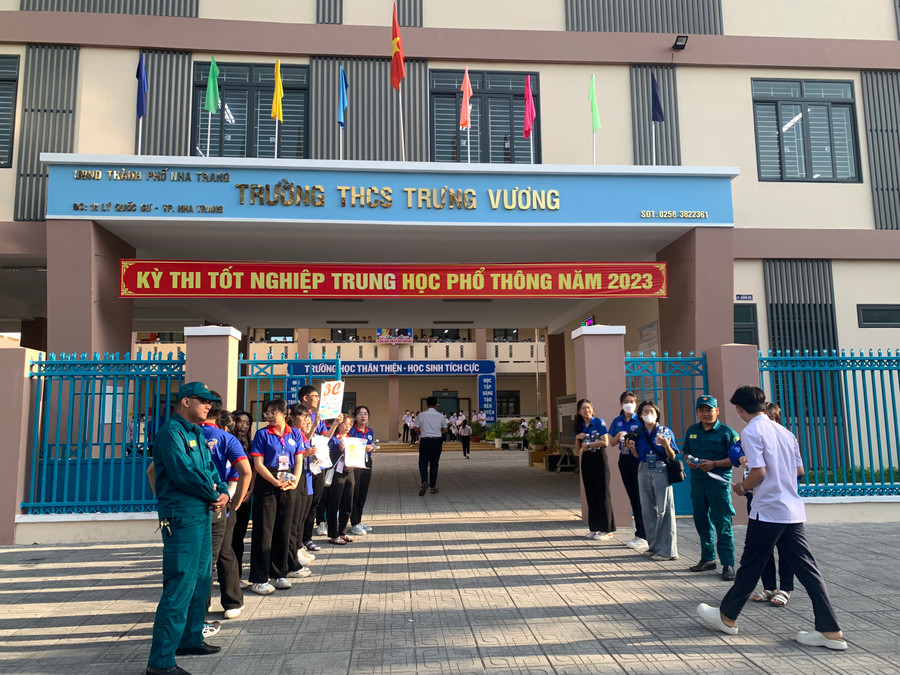 Thí sinh dự thi tại Trường THCS Trưng Vương, TP Nha Trang, Khánh Hòa. Ảnh: NTCC.