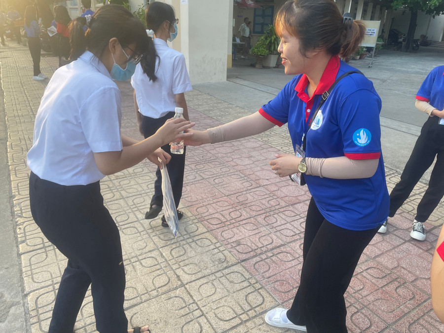 Thí sinh tại điểm thi THPT Nguyễn Thiện Thuật, TP Nha Trang. Ảnh: NTCC Thí sinh tại điểm thi THPT Nguyễn Thiện Thuật, TP Nha Trang. Ảnh: NTCC