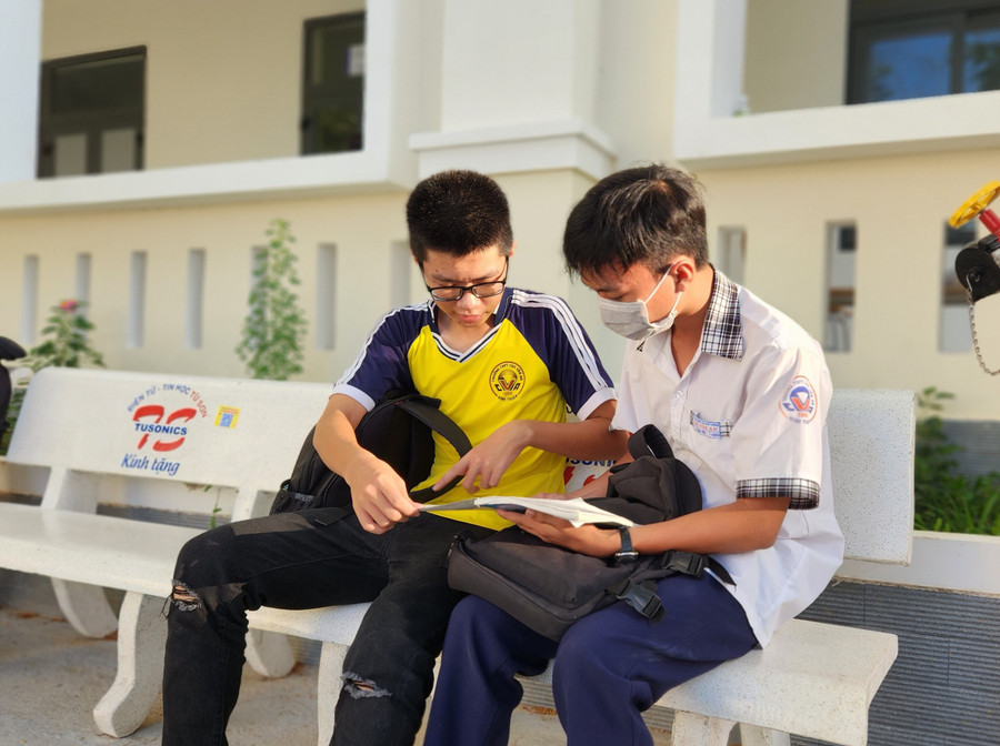 Thí sinh tại điểm thi THPT Nguyễn Trãi, TP Phan Rang - Tháp Chàm. Ảnh: Đức Anh Thí sinh tại điểm thi THPT Nguyễn Trãi, TP Phan Rang - Tháp Chàm. Ảnh: Đức Anh