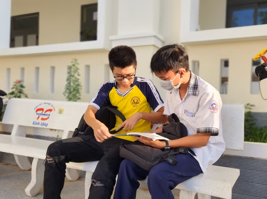 Thí sinh tại điểm thi THPT Nguyễn Trãi, TP Phan Rang - Tháp Chàm. Ảnh: Đức Anh