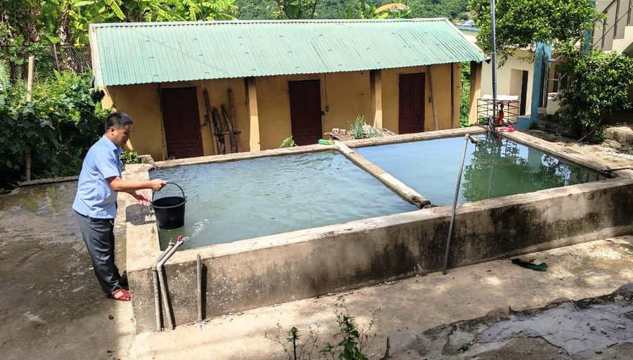 Hệ thống nước sinh hoạt phục vụ học sinh trong Làng.