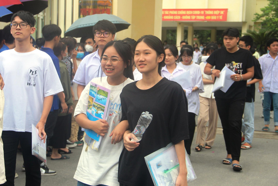 Nhiều thí sinh ở Thanh Hóa rất tự tin trước buổi thi cuối cùng của Kỳ thi tốt nghiệp THPT năm 2022 Nhiều thí sinh ở Thanh Hóa rất tự tin trước buổi thi cuối cùng của Kỳ thi tốt nghiệp THPT năm 2022