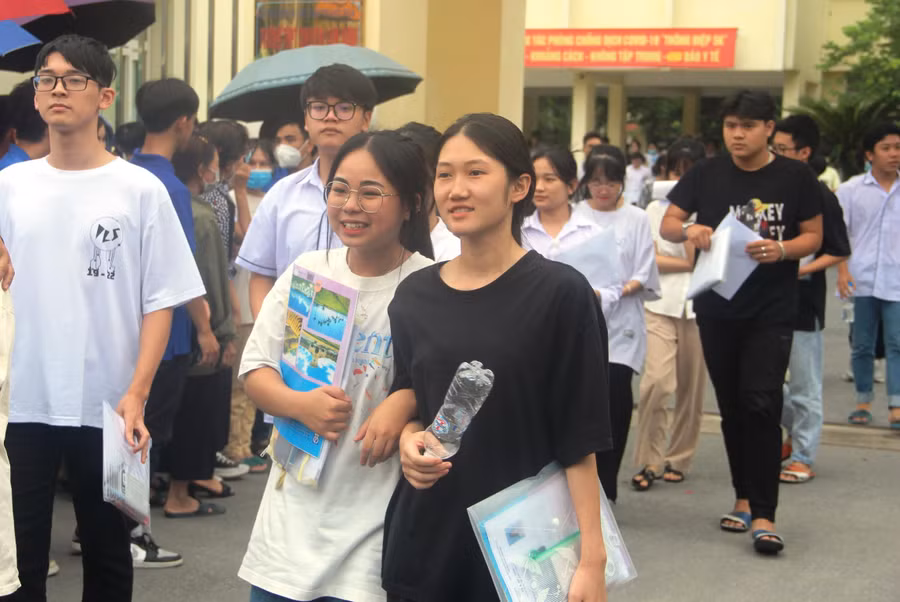 Nhiều thí sinh ở Thanh Hóa rất tự tin trước buổi thi cuối cùng của Kỳ thi tốt nghiệp THPT năm 2022 Nhiều thí sinh ở Thanh Hóa rất tự tin trước buổi thi cuối cùng của Kỳ thi tốt nghiệp THPT năm 2022