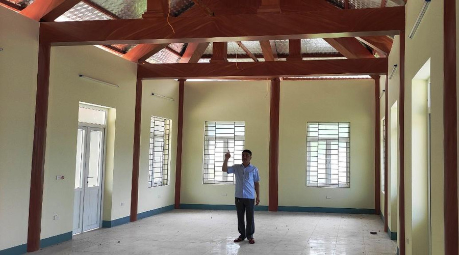 Thầy Trần Anh Văn - Hiệu trưởng nhà trường cho biết, ngôi nhà này dùng làm nơi sinh hoạt văn hóa chung cho học sinh ở trong Làng.