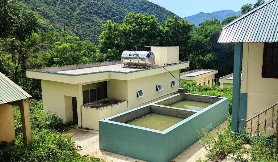 Khu bể nước sinh hoạt và vệ sinh của Làng cũng đã được sửa sang.