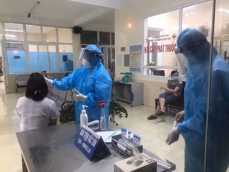 Lấy mẫu xét nghiệm SARS-CoV-2. Ảnh minh họa